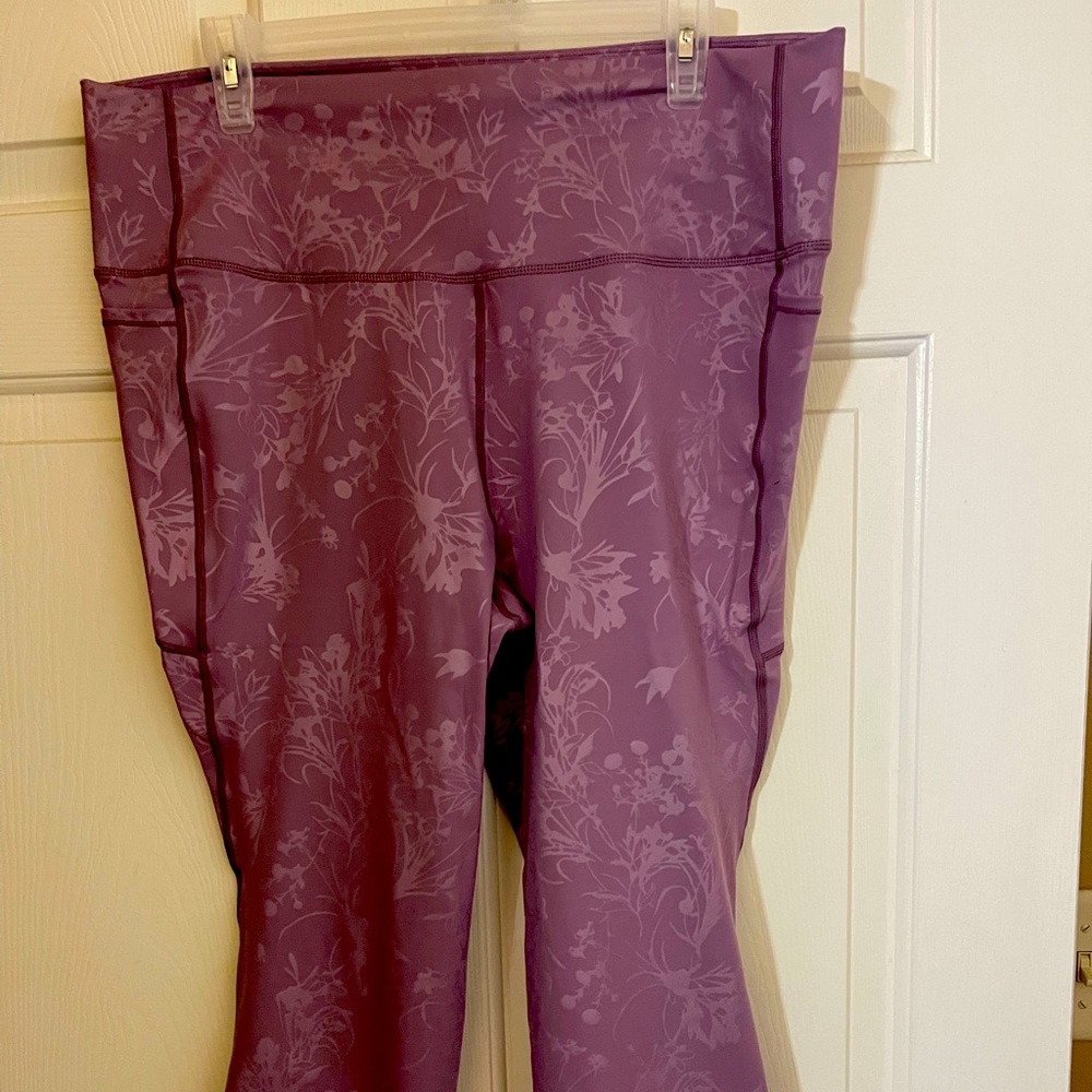 Light Lilac Floral Pocket Hi-Rise Capri 20”